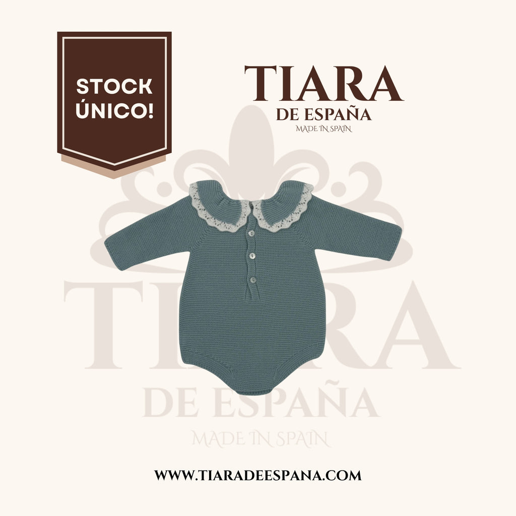 TR-014 / Pelele bebé verde agua con cuello de volante y encaje.