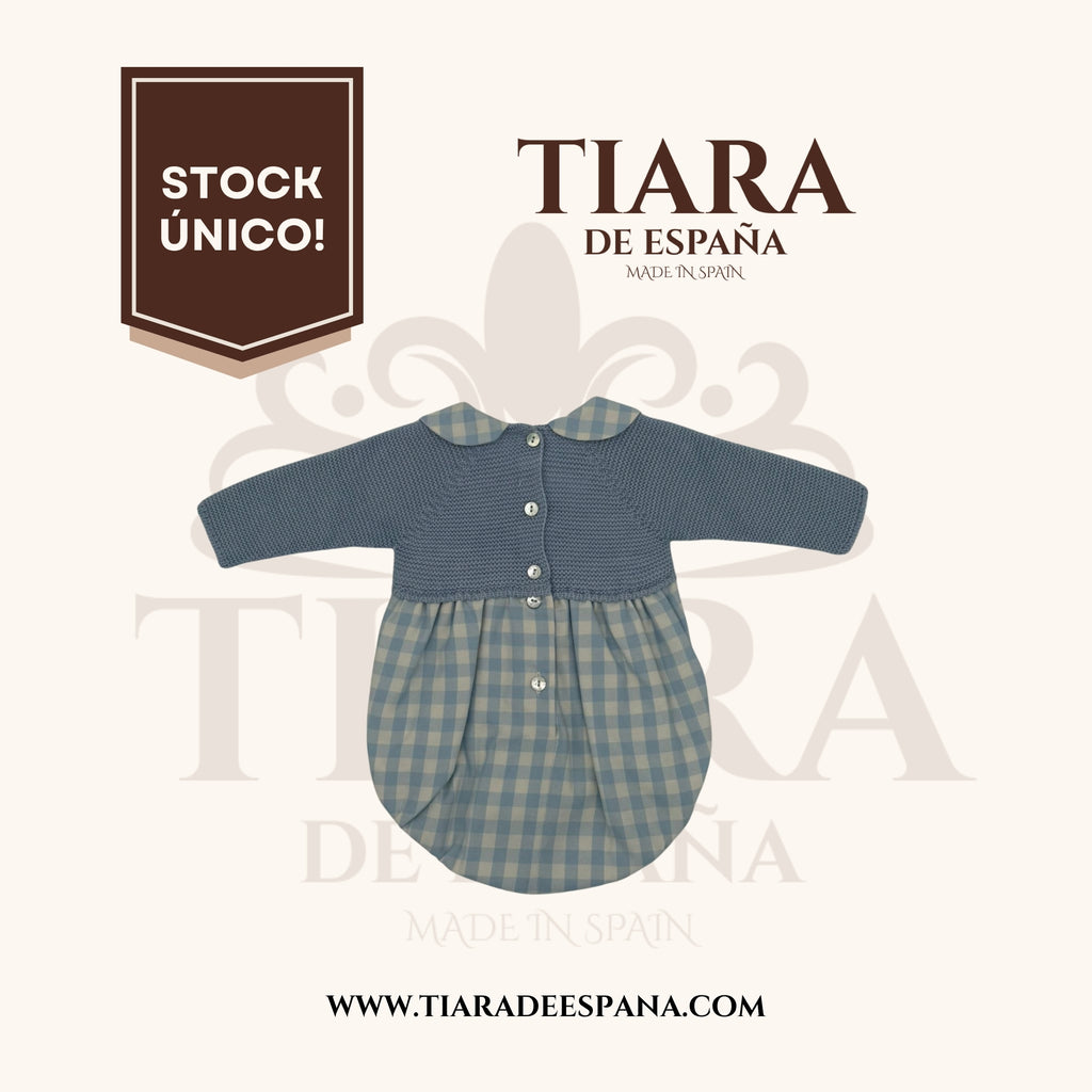 TR-111 / Pelele bebé azul lisy con tejido vichy y punto.