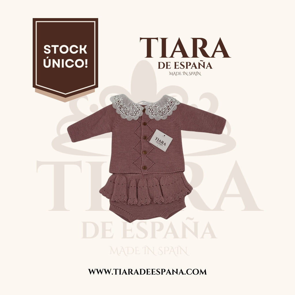 Conjunto de bebé punto rosa con volantes y encaje Tiara de España