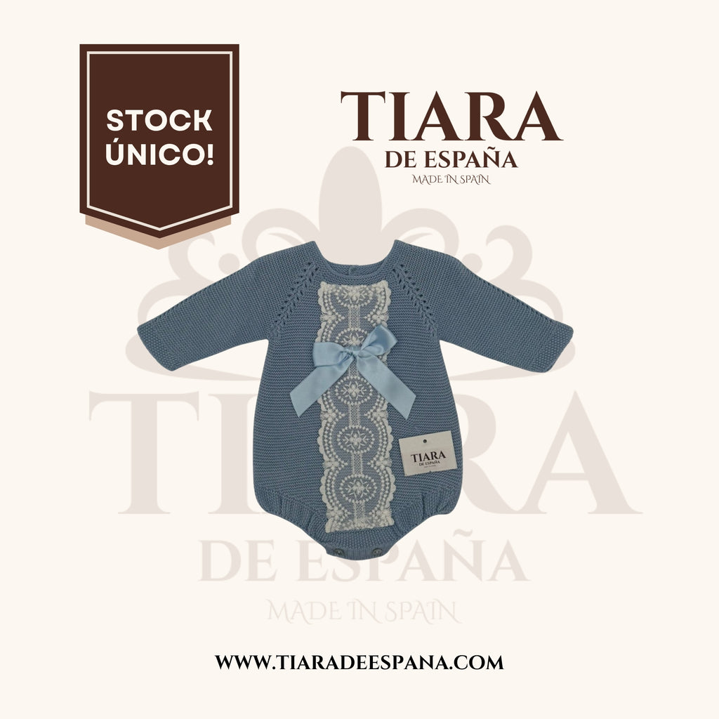 Pelele bebé de lujo, azul con encaje y lazo Tiara de España